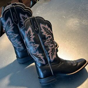 NWOT Ariat Ladies Breakout Boot 9.5